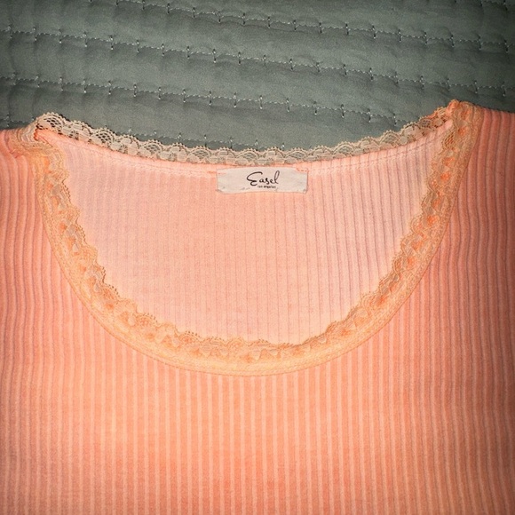 Easel lace trim ribbed top. Size Large. GUC - Picture 5 of 11